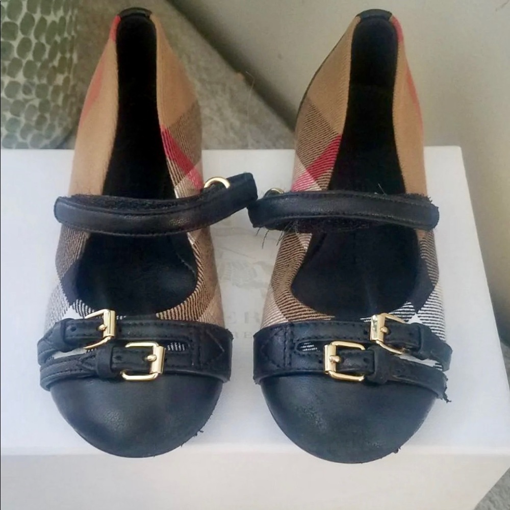 🎉🎉SOLD On Mercari🎉🎉Burberry Style Strap Shoes